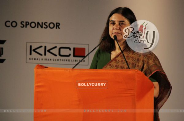 Maneka Gandhi addresses the media at the Premiere of movie 'Entertainment' (331241)