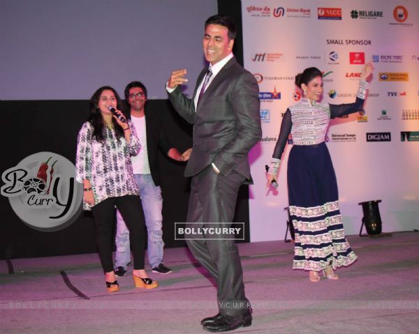 Akshay Kumar performs at the Premiere of movie 'Entertainment' (331242)