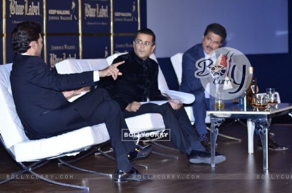 Irrfan Khan was seen interacting with Chetan Bhagat and Anil Kapoor