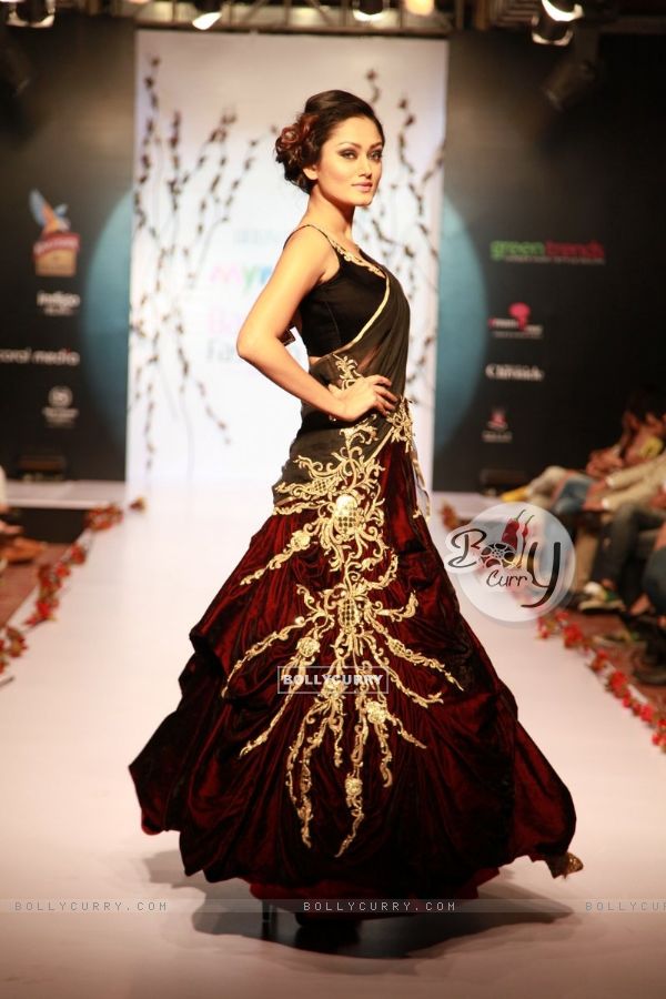 Model showcases the beautiful and elegant designs at the Bangalore Fashion Week Day 1