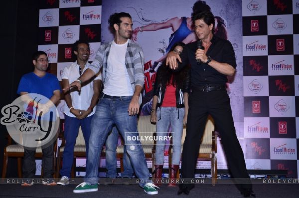 Shah Rukh Khan shakes a leg with Saahil Prem at the Promotion of Mad About Dance (331409)