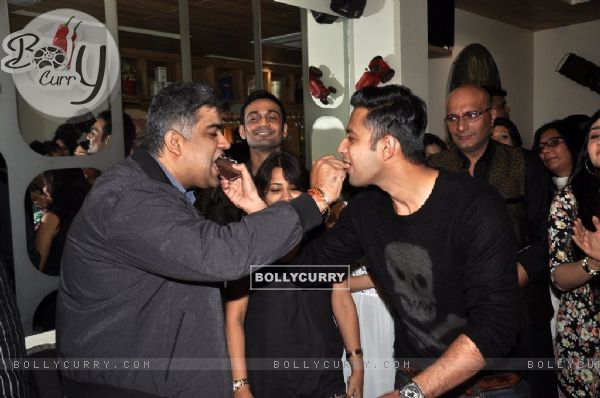 Vatsal Sheth feeds cake to a friend at the 100 Episodes Completion Party