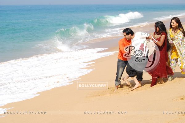 Alekh, Sadhna, Ranvir and Ragini enjoying in sea beach