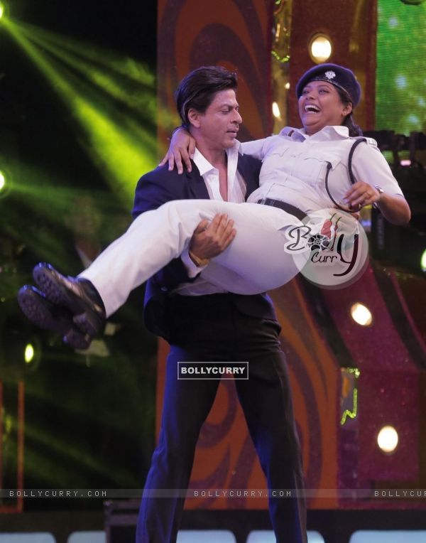 Shah Rukh Khan carries a lady constable at a Police Event in Kolkota