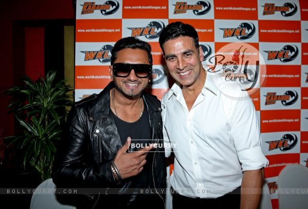 Akshay Kumar and Honey Singh pose for the media at the Launch of World kabaddi League in London (331584)