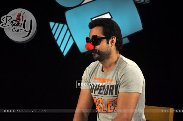 Emraan Hashmi takes on a funky look on Captain Tiao