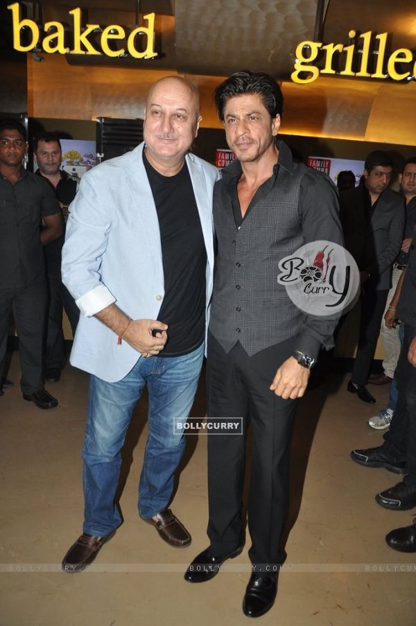 Shah Rukh Khan and Anupam Kher pose for the media at the Trailer Launch of Ekkees Topon Ki Salaami