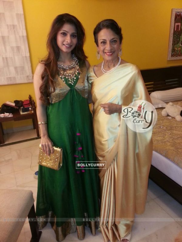 Tanishaa Mukerji and Tanuja At Raj Kapoor Awards
