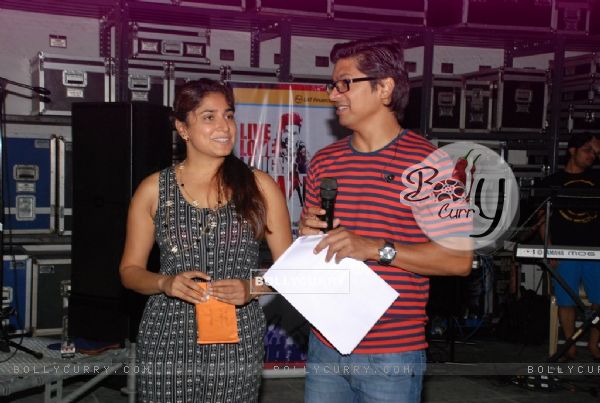 Shaan was snapped with wife Radhika at the rehearsals of his upcoming Concert