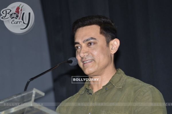 Aamir Khan addresses the gathering at the Communicative Marathi Book Launch