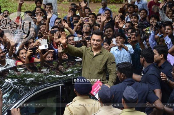 Aamir Khan waves outs to fans