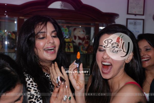 Sanaa Khan with Mansi Pritam at her Birthday Bash