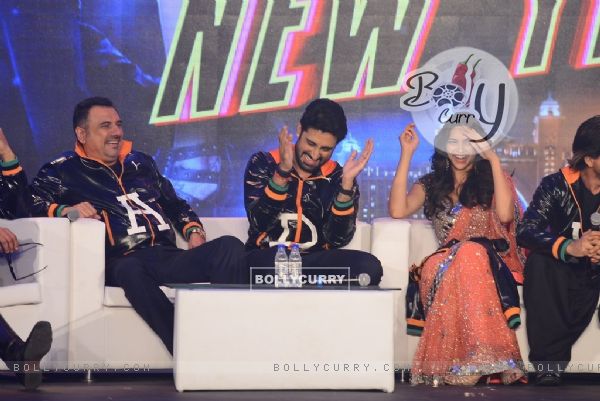 Deepika Padukone, Abhishek Bachchan and Boman Irani share a moment of laughter at the Trailer Launch (332539)