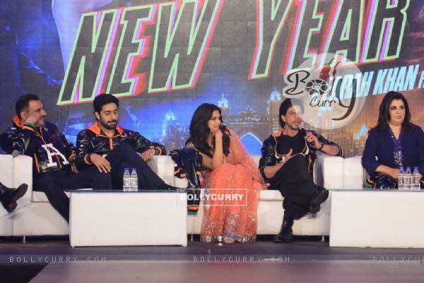 Shah Rukh Khan was seen addressing the audience at the Trailer Launch of Happy New Year (332542)