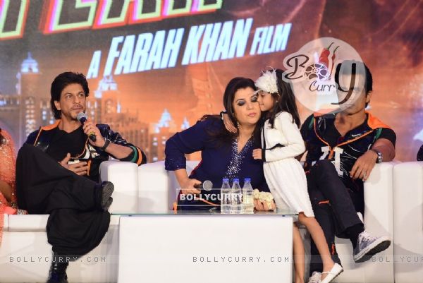 A young fan was seen kissing Farah Khan at the Trailer Launch of Happy New Year (332545)