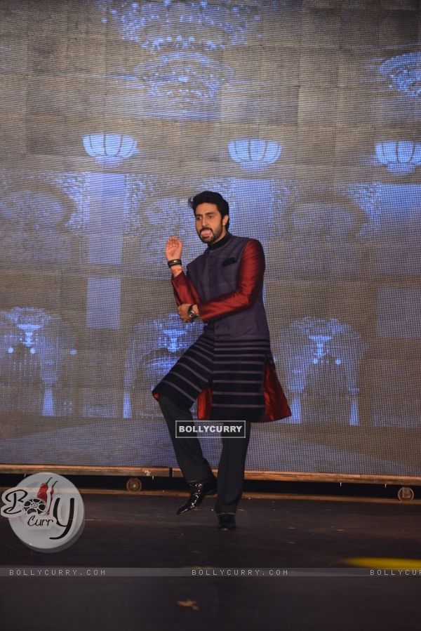 Abhishek Bachchan makes a funky pose while walking the ramp at Manish Malhotra's Show (332553)