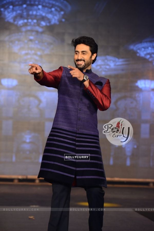 Abhishek Bachchan makes a funky pose while walking the ramp at Manish Malhotra's Show (332554)