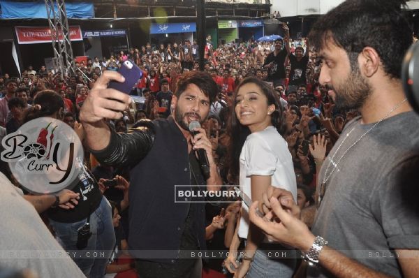 Shahid Kapoor clicks a selfie with Shraddha Kapoor at the Promotion of Haider