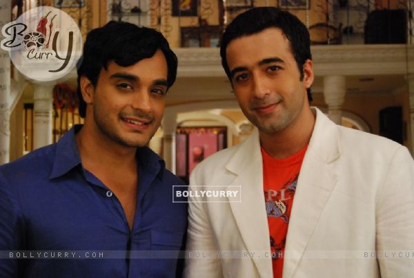 Alekh and Dr.Shlok in the show Sapna Babul Ka.. Bidaai