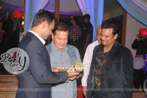 Producers, Siddarth Kumar Tewary and Rahul Kumar Tewary with Salim Khan at the Success Bash