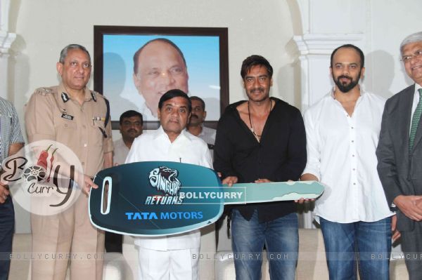 Ajay Devgn and Rohit Shetty Pay a Tribute to Mumbai Police (333274)