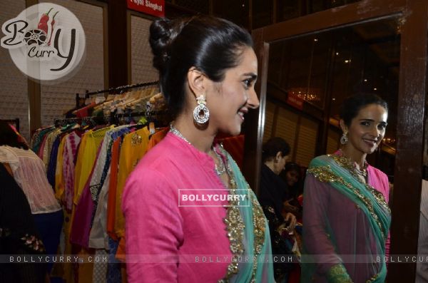 Tara Sharma was snapped posing in front of the mirror at The Dressing Room