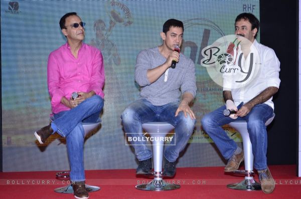 Aamir Khan addresses the audience at the Second Poster Launch of P.K. (333404)