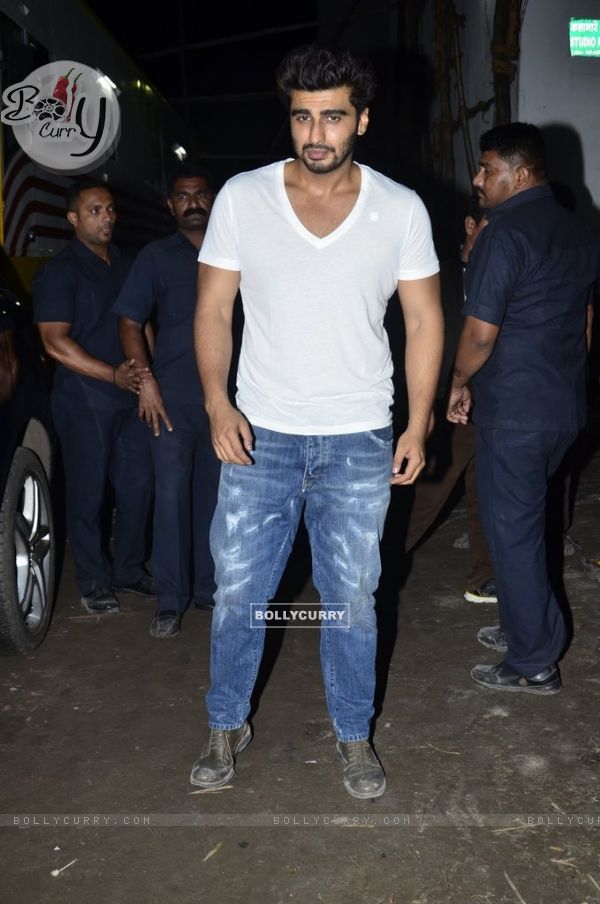 Arjun Kapoor poses for the media at the Launch of Sanjay Kapoor's Movie 'Tevar' (333524)