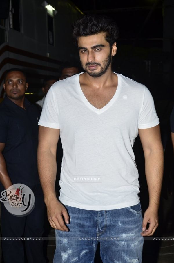 Arjun Kapoor poses for the media at the Launch of Sanjay Kapoor's Movie 'Tevar' (333525)