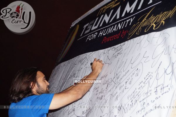 Akhil Kapur signs his autograph at the Promotion of Desi Kattey