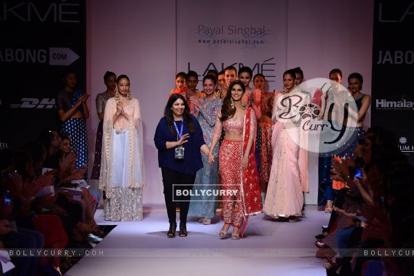 Vaani Kapoor with Payal Singhal at the Lakme Fashion Week Winter/ Festive 2014 Day 5