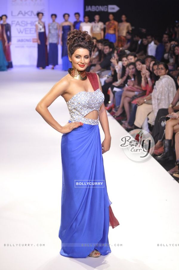 Geeta Basra walks the ramp for Sougat paul's collection, 'Soup' at the Lakme Fashion Week