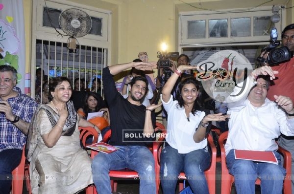 Abu Jani, Sidharth Malhotra and Sandeep Khosla tune in to the beats at Ashray NGO