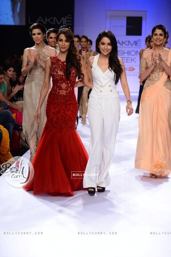 Malaika Arora Khan with Sonaakshi Raaj at the Lakme Fashion Week Winter/ Festive 2014 Day 6