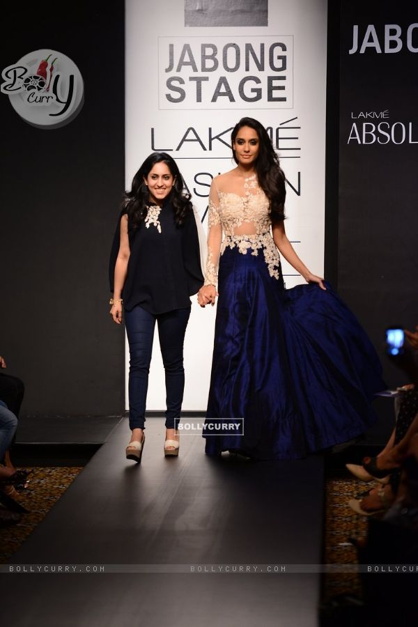 Lisa Haydon with Ridhi Mehra at the Lakme Fashion Week Winter/ Festive 2014 Day 6