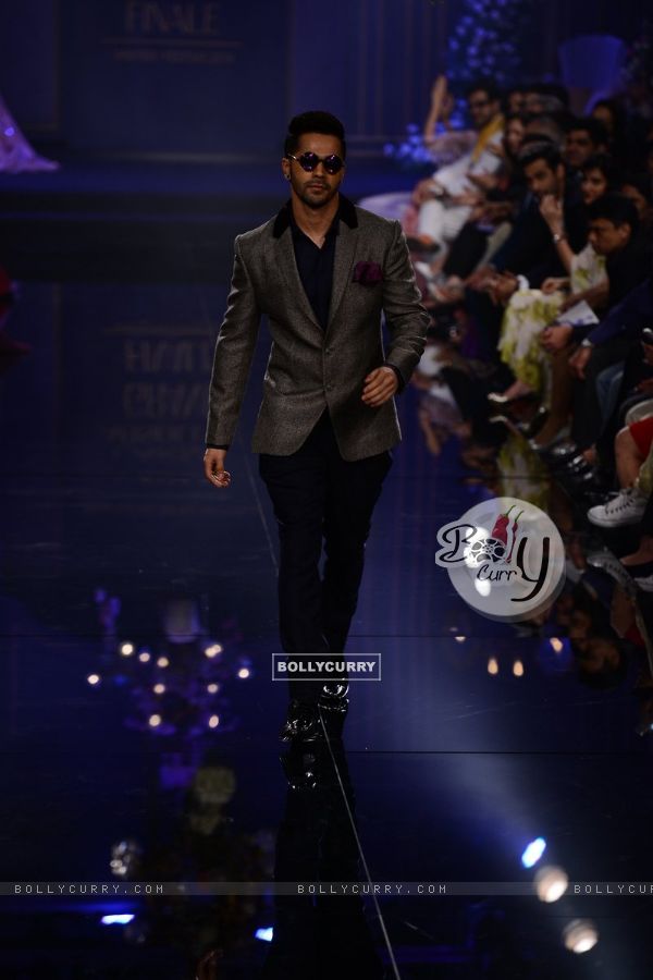 Varun Dhawan walks the ramp for Manish Malhotra at the Grand Finale of Lakme Fashion Week