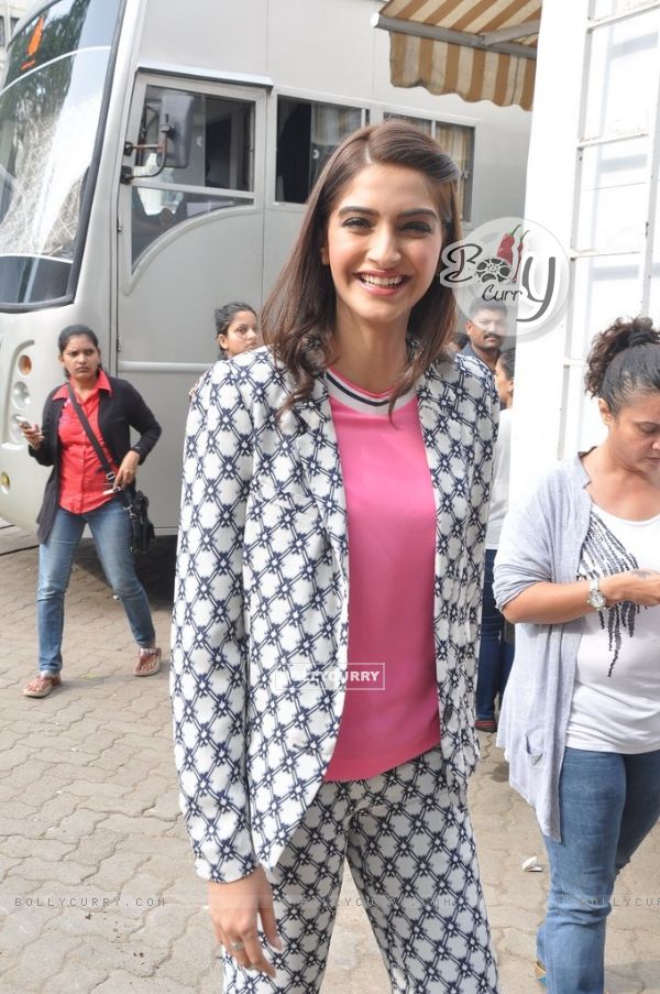 Sonam Kapoor at the Promotions of Khoobsurat on Captain Tiao