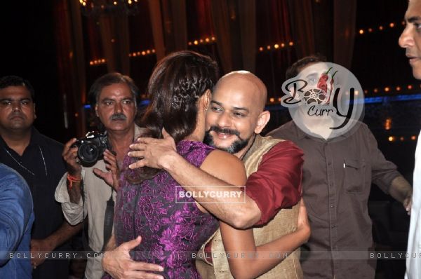Vijay Krishna Acharya gives Priyanka Chopra a hug on India's Best Cine Stars Ki Khoj (334111)