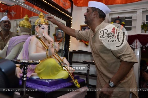 Nana Patekar offering his prayers to Lord Ganesha