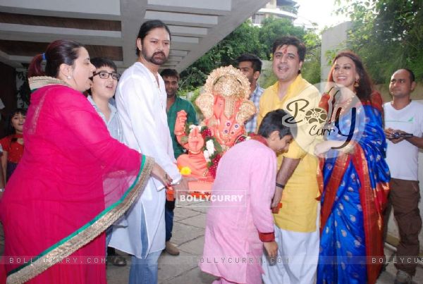 Goldie Behl and Sonali Bendre pose with the idol of Lord Ganesha