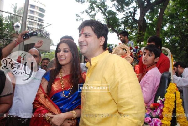 Goldie Behl and Sonali Bendre pose for the media at the Visarjan of Lord Ganesha