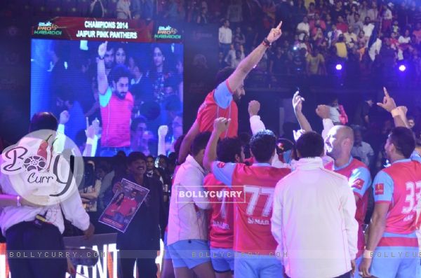 Abhishek Bachchan enjoying the Victory of his team at the Grand Finale of Pro Kabbadi League