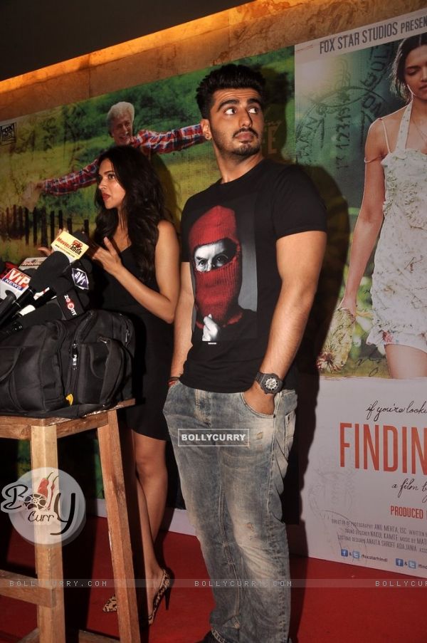 Deepika Padukone addresses the media at the Special Screening of Finding Fanny (335300)