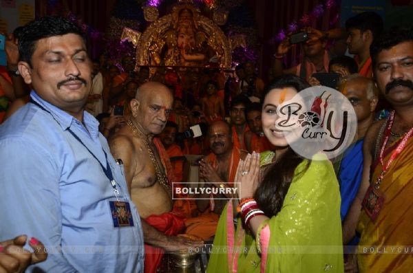 Rani Mukherjee poses for the media at Chinchpokli Ka Raja