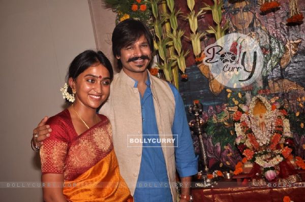 Vivek Oberoi with his wife at the Visarjan of Lord Ganesha