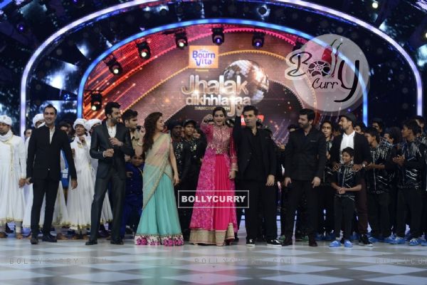 Sonam Kapoor shakes a leg with the Judges and Contestants on Jhalak Dikhhlaa Jaa
