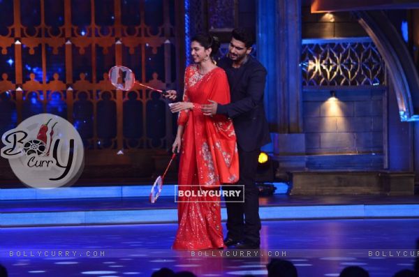 Arjun Kapoor and Deepika Padukone play badminton on India's Best Cine Stars Ki Khoj (335617)