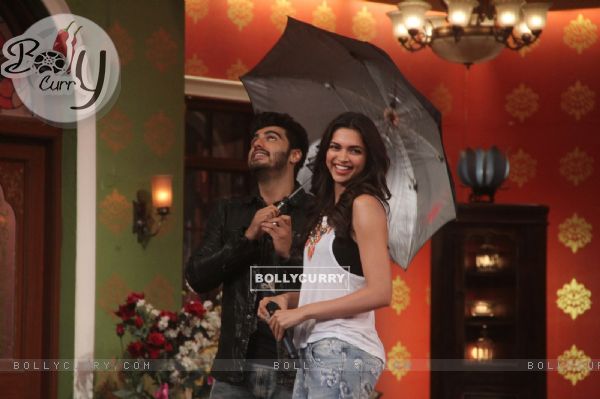 Arjun and Deepika at the Promotions of Finding Fanny on Comedy Nights with Kapil