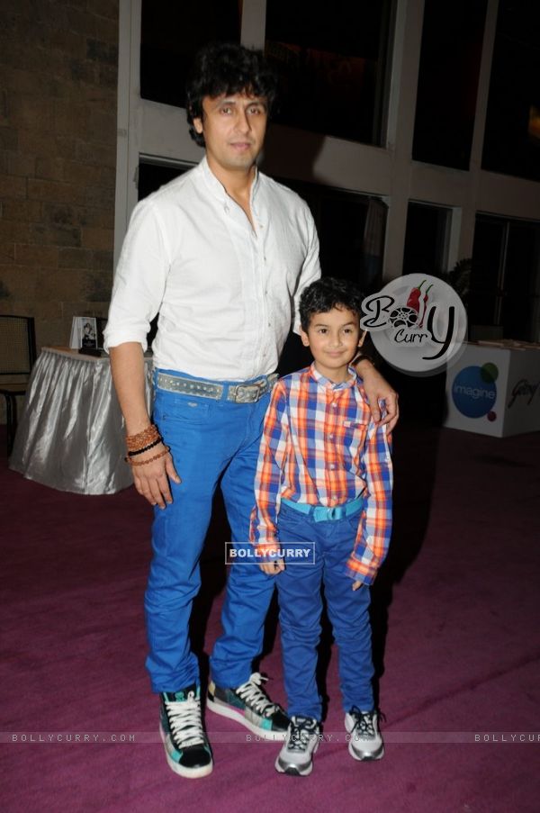 Sonu Nigam with his son at Three Women Play