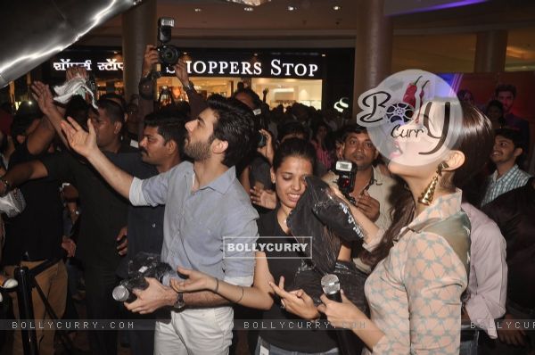 Fawad and Sonam give some goodies the fans at the Promotions of Khoobsurat at Viviana Mall, Thane (336282)